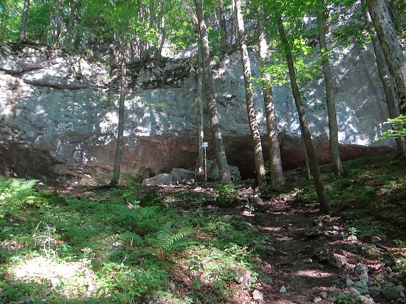Vchod a prístup k jaskyni Mažarná