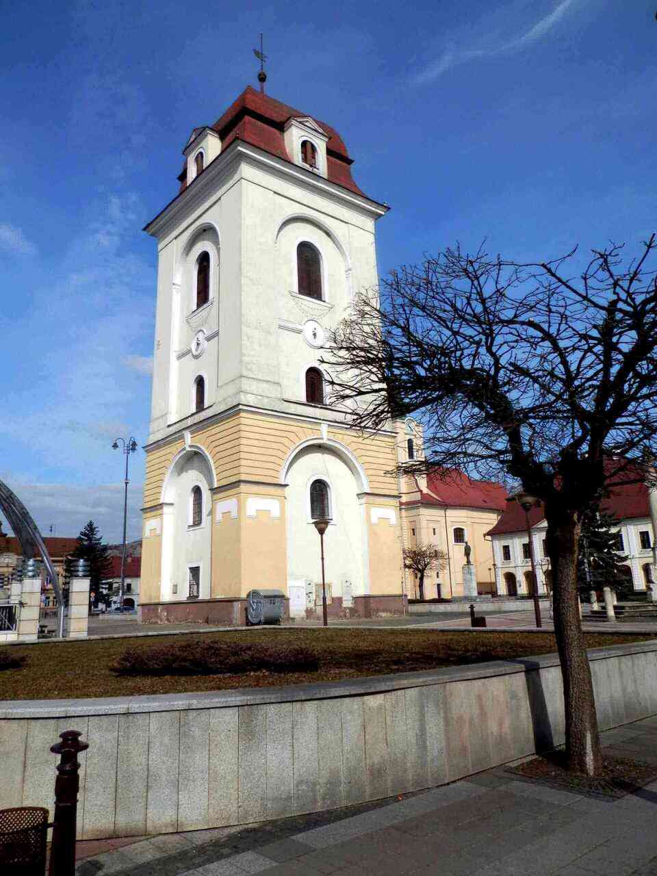 Mestská veža (zvonica), Štefánikovo námestie