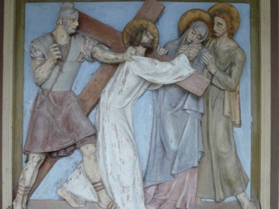 Plastika v kaplnke - Ježiš sa stretáva s matkou