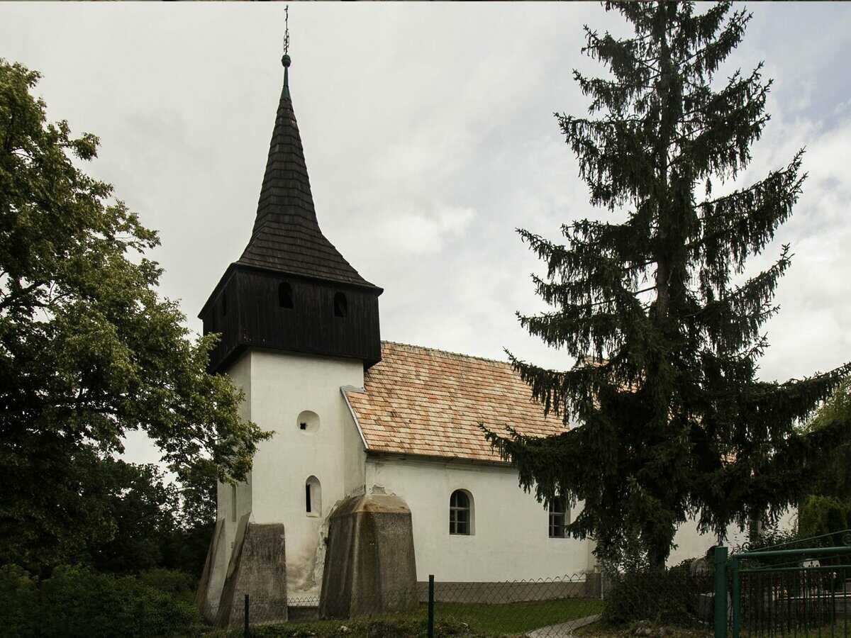Gotický kostol v Malých Teriakovciach