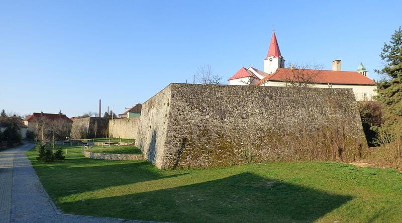 Mestské hradby v Pukanci