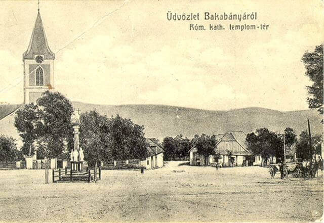 Pukanec na historickej pohľadnici z roku 1902.