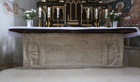 Rímsky sarkofág v Kostole sv. Jakuba v Želiezovciach