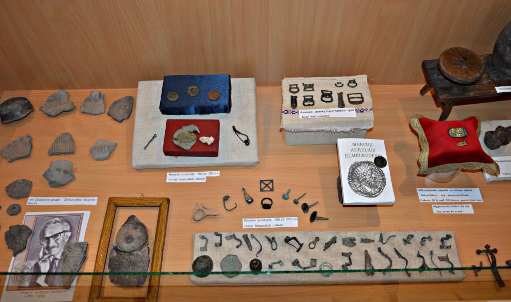 Archeologické nálezy z okolia Želiezoviec prezentované v mestskom múzeu