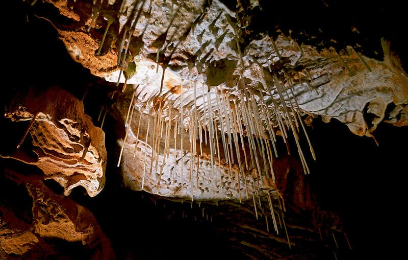Sintrové brčká v Gombaseckej jaskyni