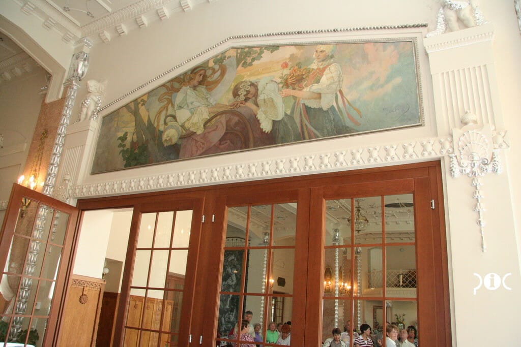 Obraz Alfonsa Muchu v Thermia Palace