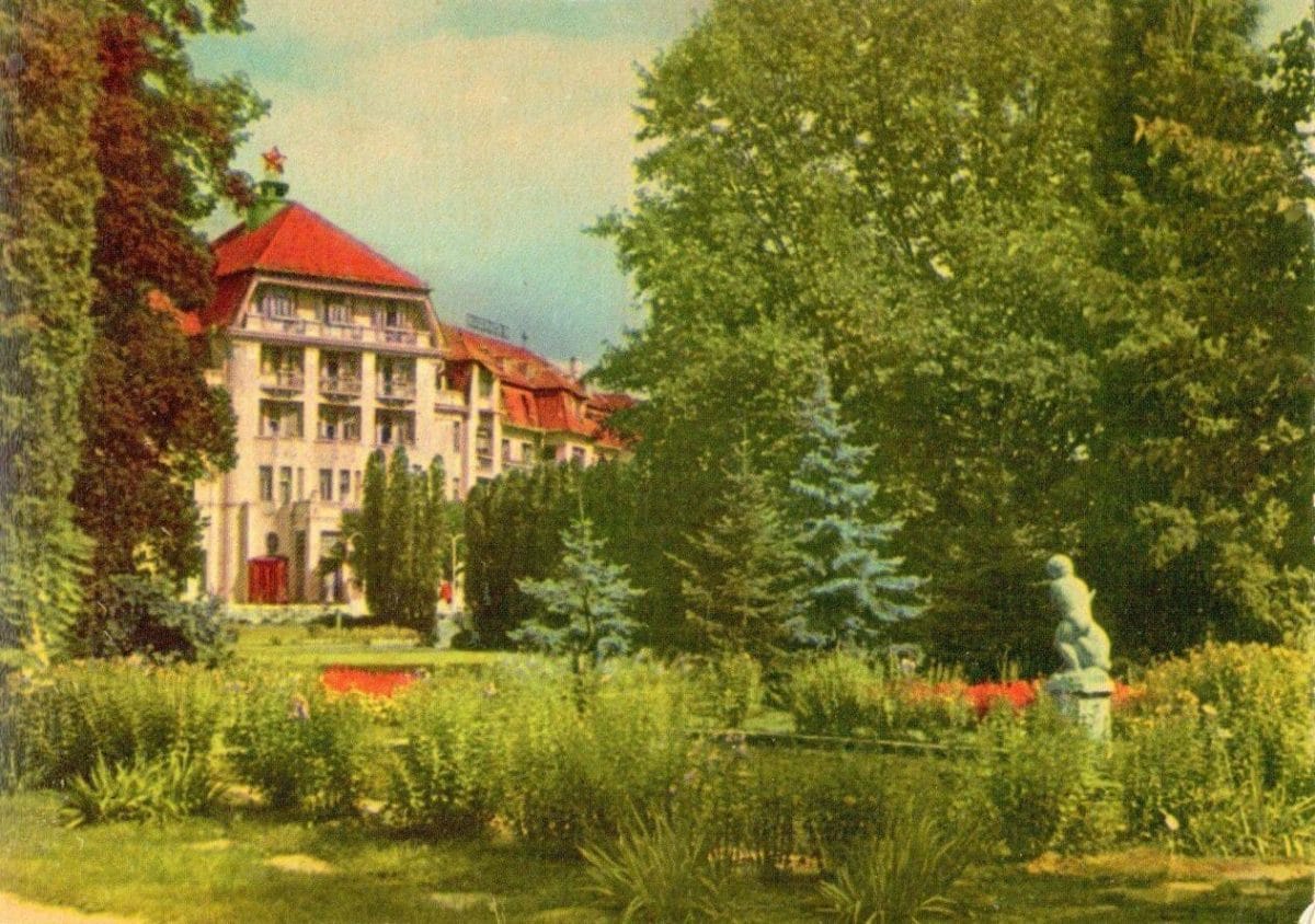 Znázornenie Hotela Thermia Palace z roku 1969 na pohľadnici