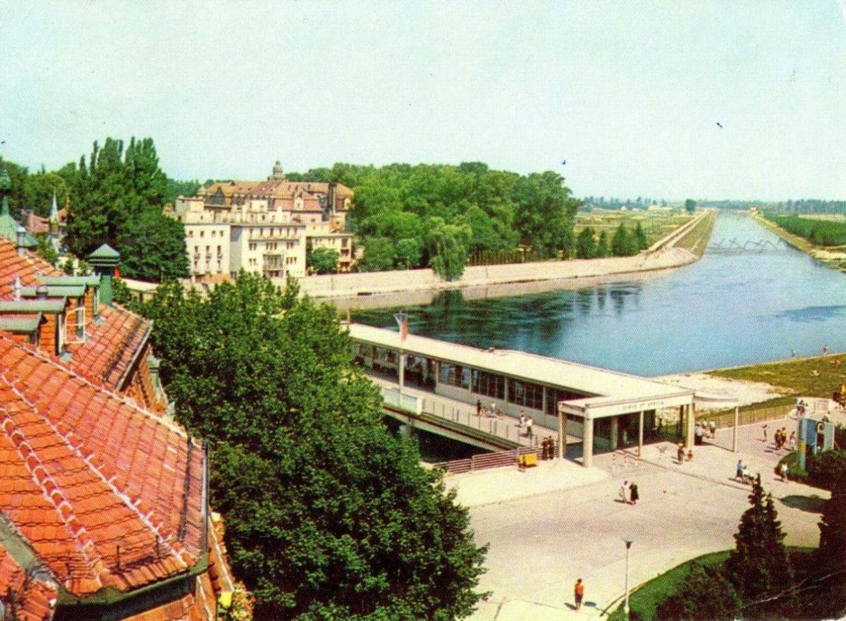 Pohľadnica z roku 1966 Kolonádový most