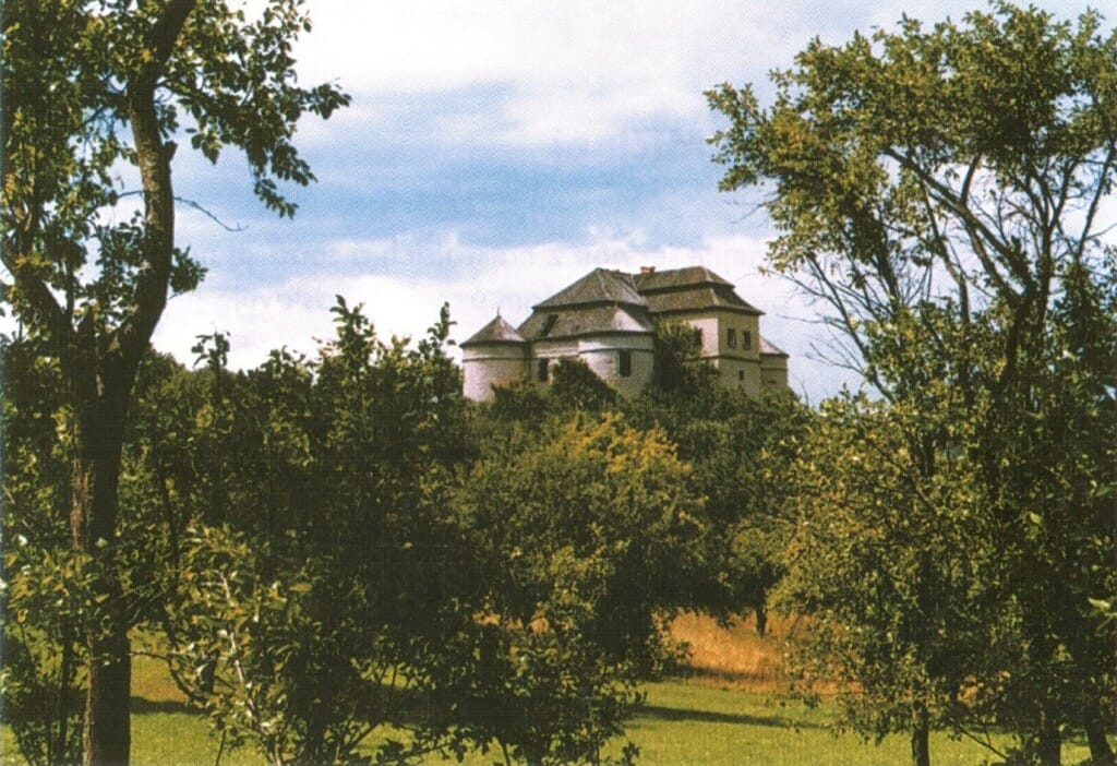 Renesančný kaštieľ v Dolnej Mičinej