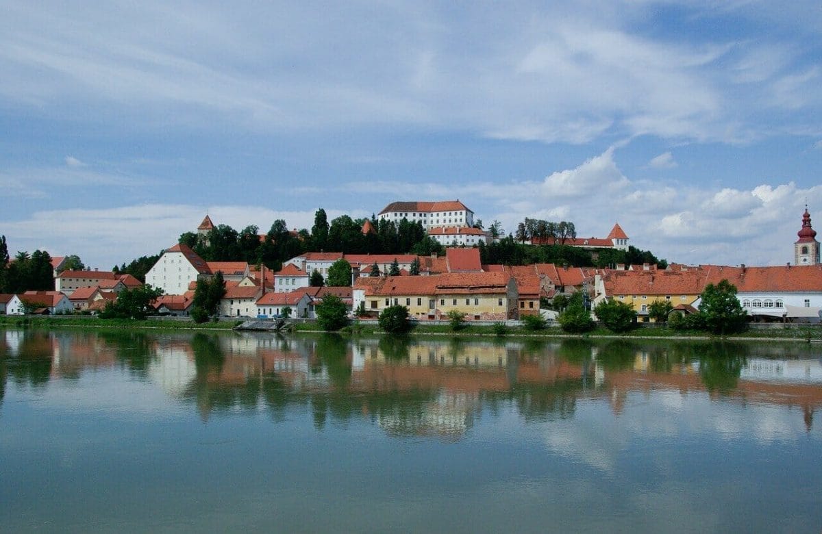 Pohľad na mestečko Ptuj, Slovínsko