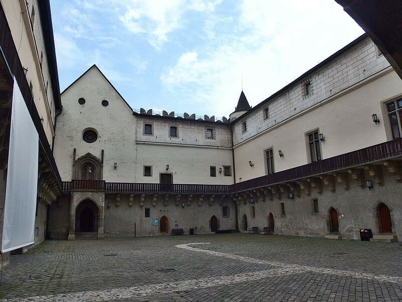Hradné nádvorie Zvolenského zámku