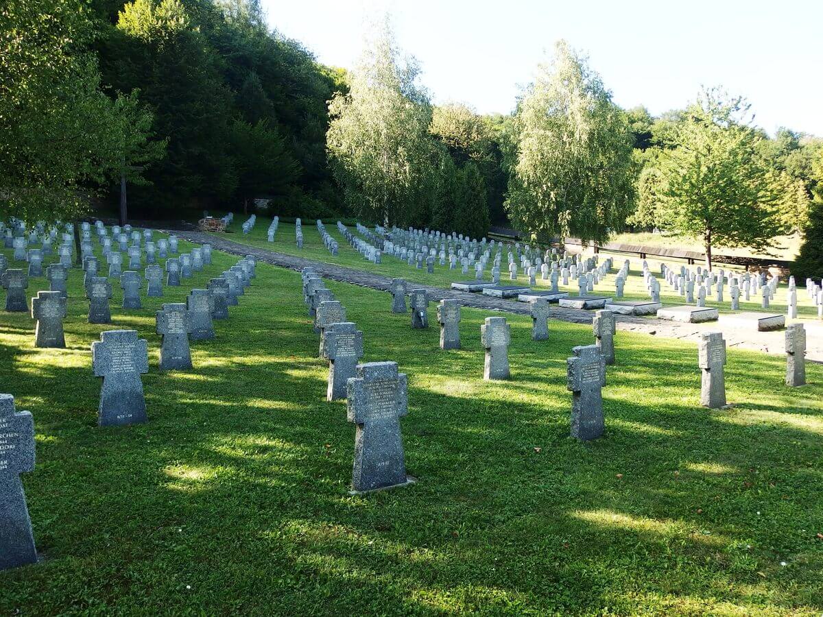 Vojenský cintorín v Hunkovciach