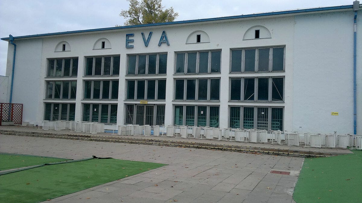 Budova plaveckého bazéna – Kúpalisko Eva Piešťany
