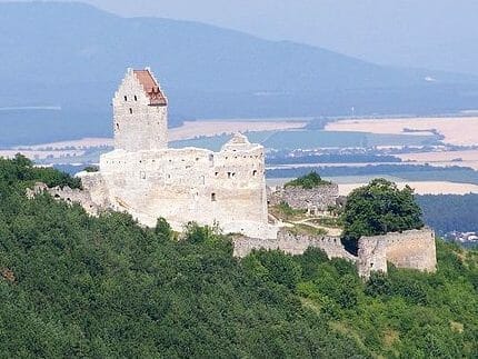 Pohľad na topoľčiansky hrad