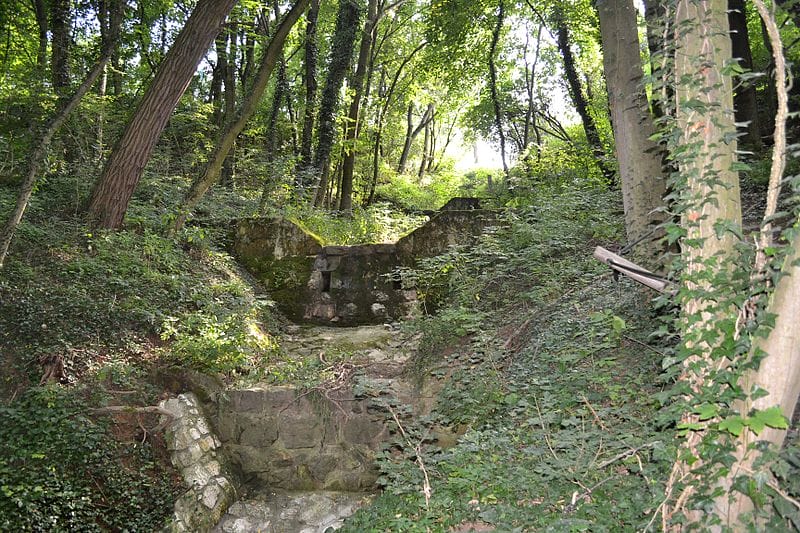 Na toku Haluzického potoka je vybudovaných niekoľko prehrádzok na zachytávanie naplavenín