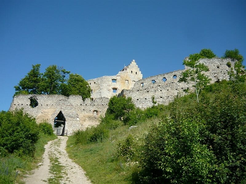 Ruina topoľčianskeho hradu