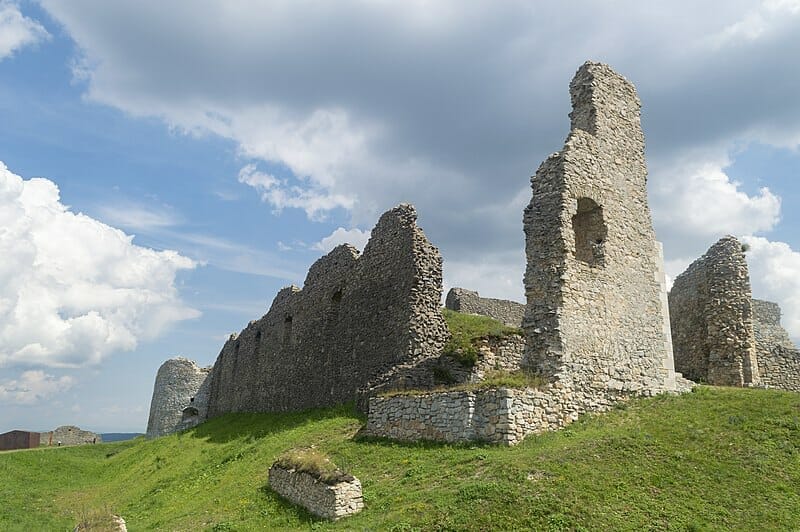 Brána do stredného hradu hradu Branč