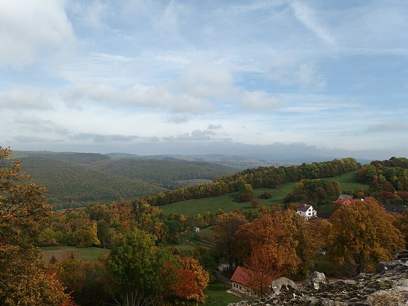 Výhľad z hradu Branč na kopaničiarsku krajinu