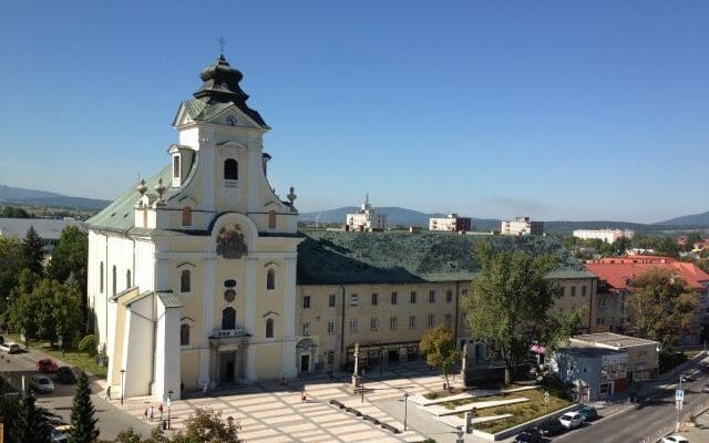 Piaristický kostol, kláštor a škola v Prievidzi