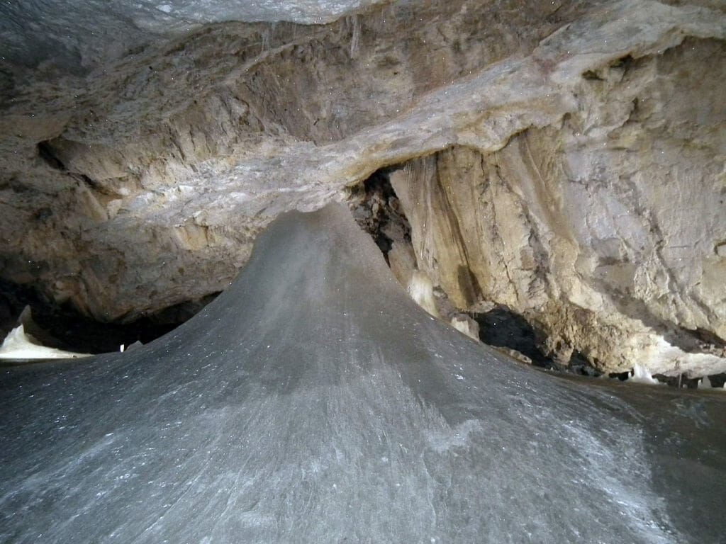 Najväčšia zaľadnená jaskyňa na Slovensku – Dobšinská ľadová jaskyňa