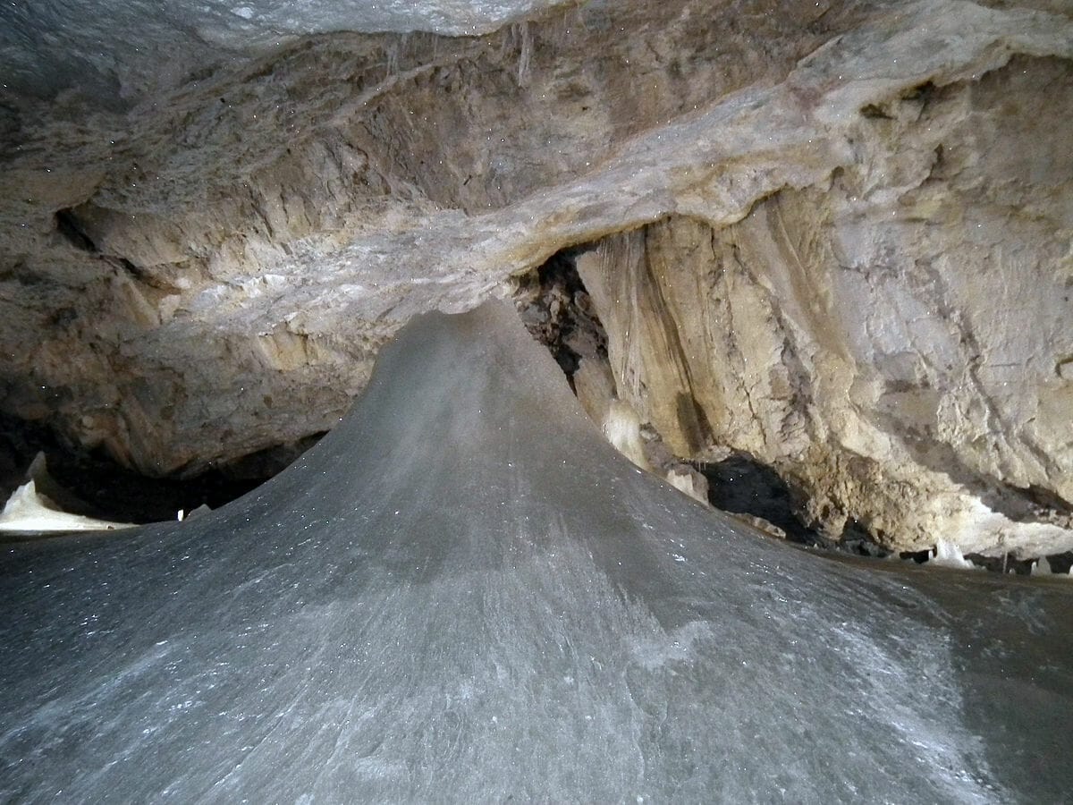 Najväčšia zaľadnená jaskyňa na Slovensku