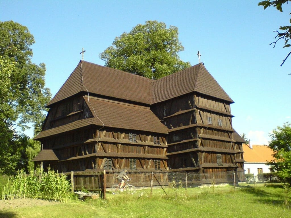 Drevený artikulárny kostol Hronsek