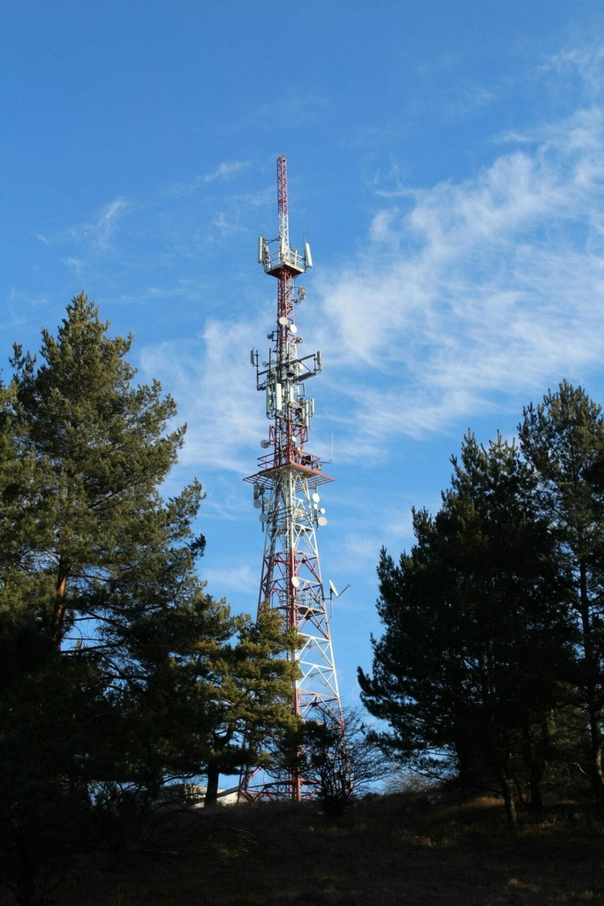 Vysielač na západnom vrchole masívu Mních je viditeľný zo širokého okolia