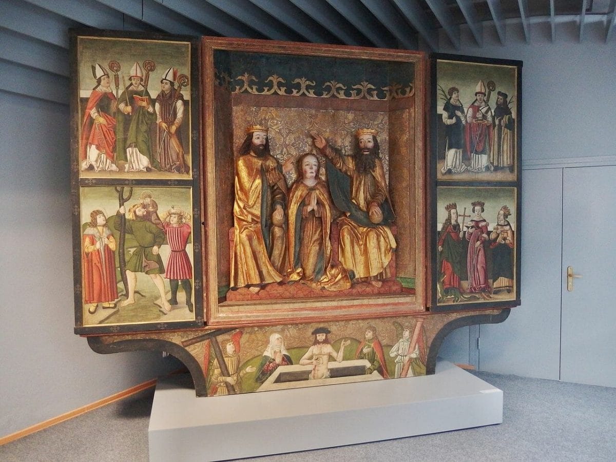 Pôvodný oltár z Ludrovej umiestnený v Liptovskom múzeu v Ružomberku