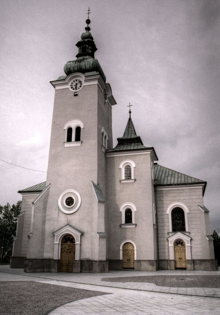 Pohľad na západnú fasádu Kostola sv. Ondreja v Ružomberku