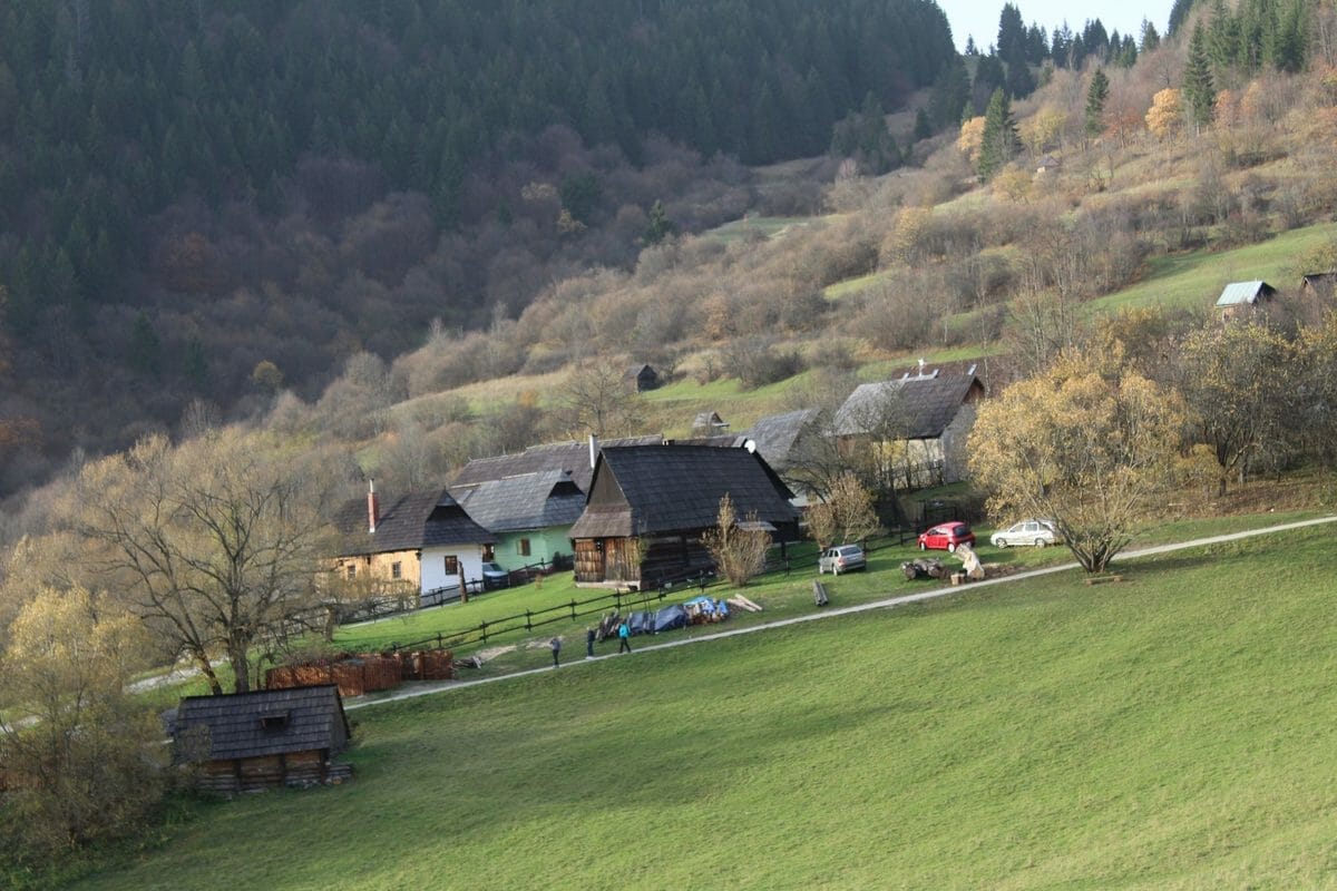 Pohľad na časť obce Vlkolínec