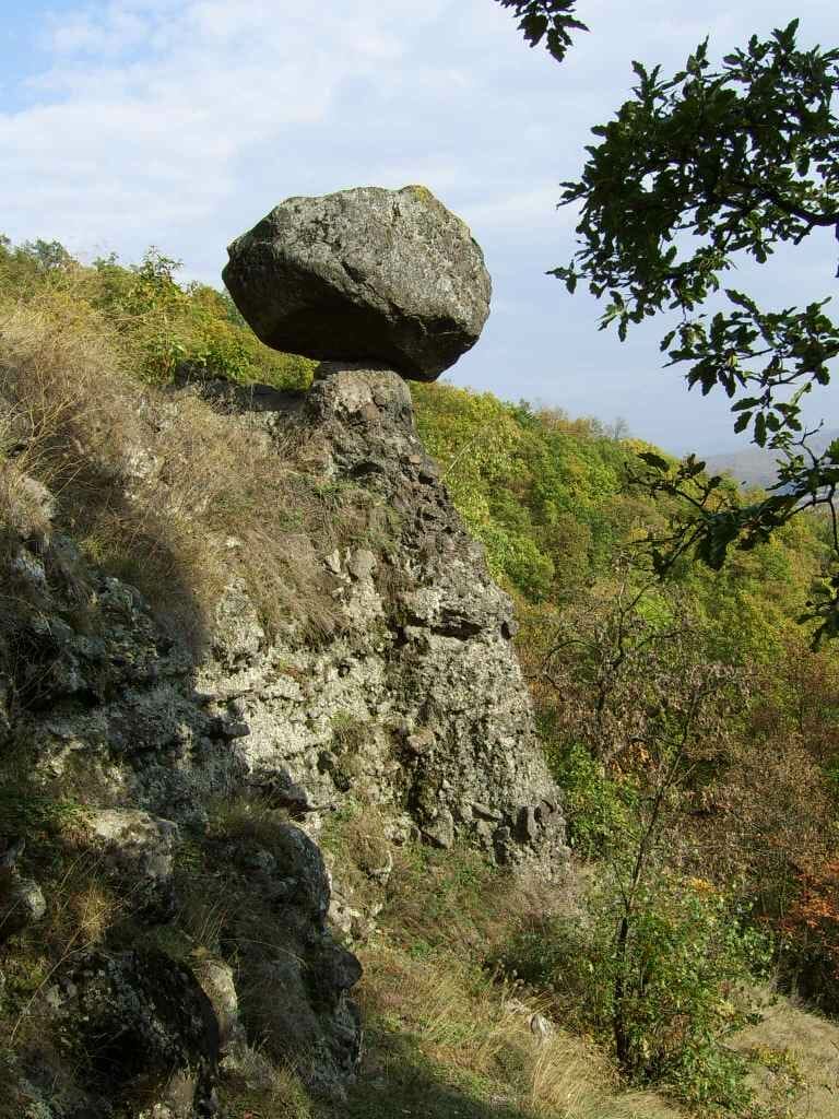 Pohľad na Skalný hríb Čertova skala