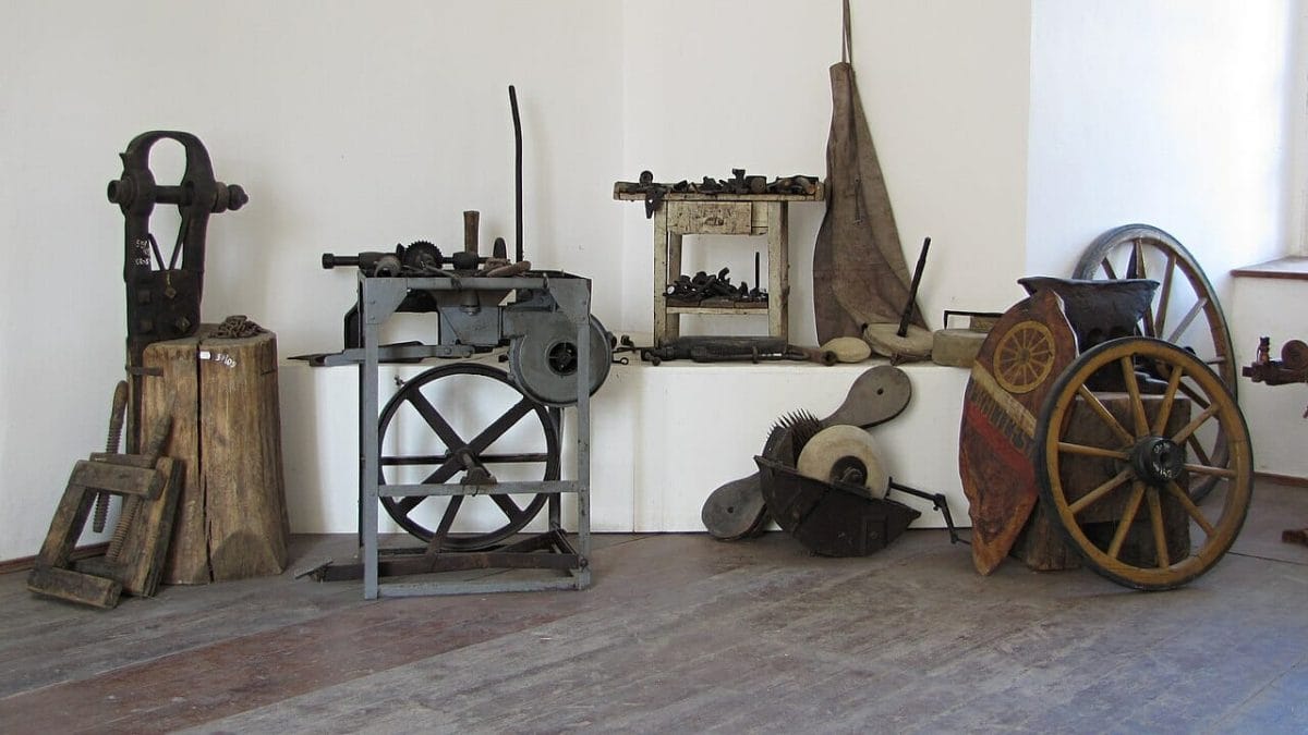 Múzeum v Holičskom zámku – expozícia cechov a remesiel