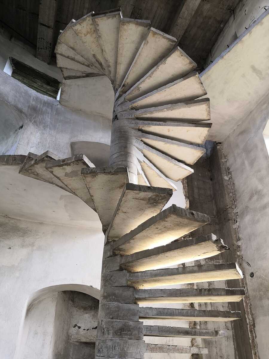 Točité schodisko v jednej z bášt - Bzovík