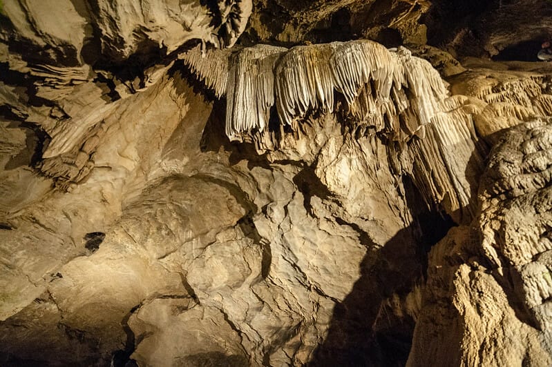 Detail sintrovej výzdoby v Belianskej jaskyni