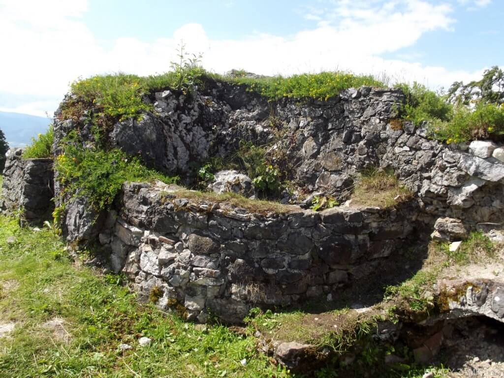 Lúčky kúpele hrad Liptov ruiny
