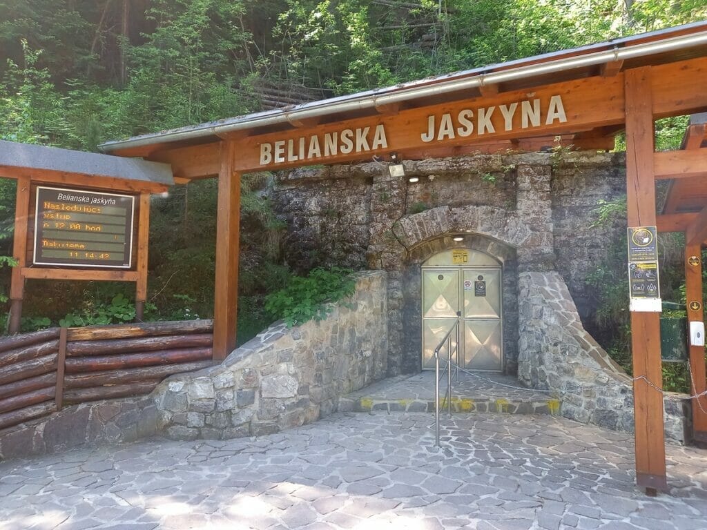 Vchod do Belianskej jaskyne