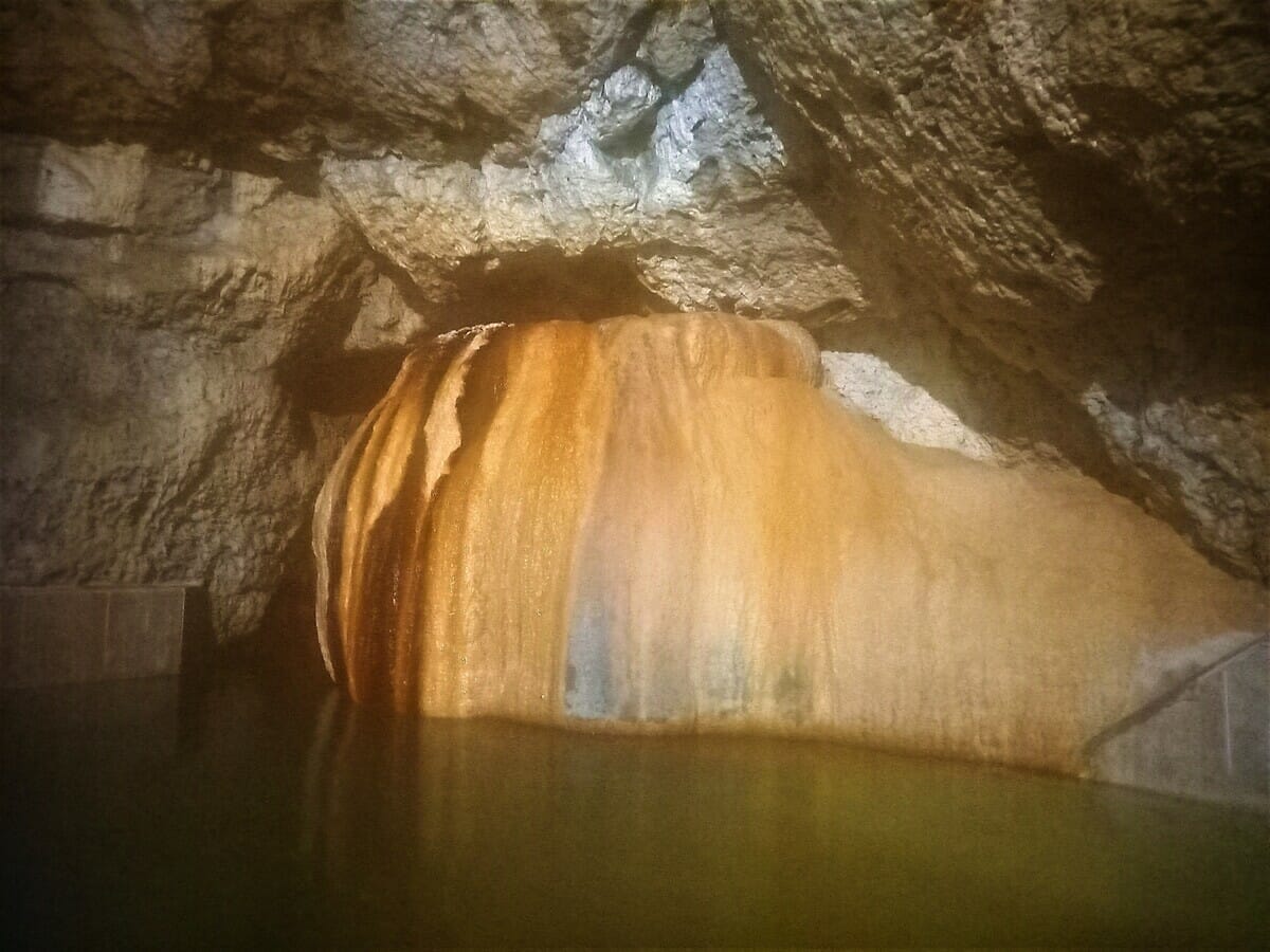 Jaskynný kúpeľ Parenica v Sklených Tepliciach