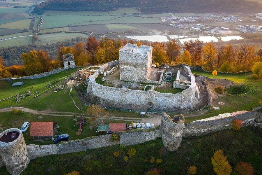Hrad Šariš - pohľad na hrad z výšky