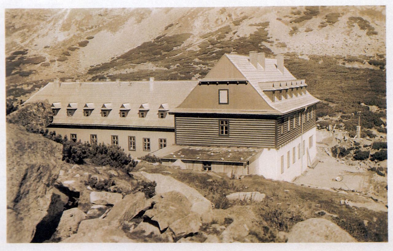 Sliezsky dom na historickej pohľadnici z roku 1949